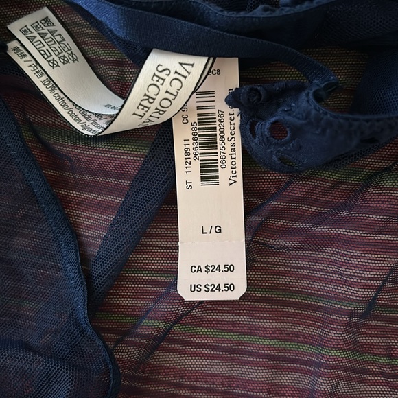 Victoria Secret - Picture 4 of 4